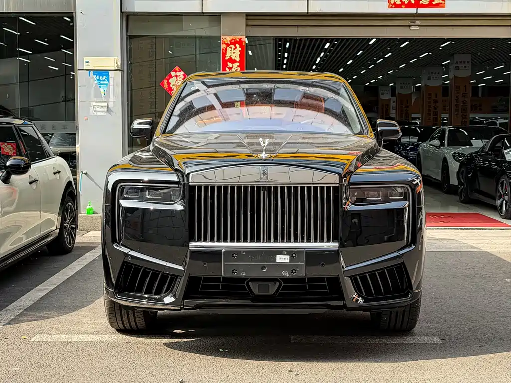 Rolls-Royce Cullinan 2025 мест