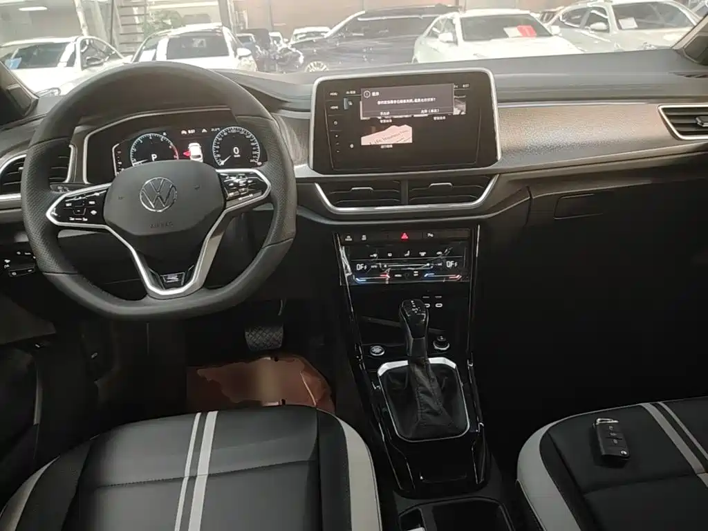 Volkswagen T-Roc — миниатюра 10