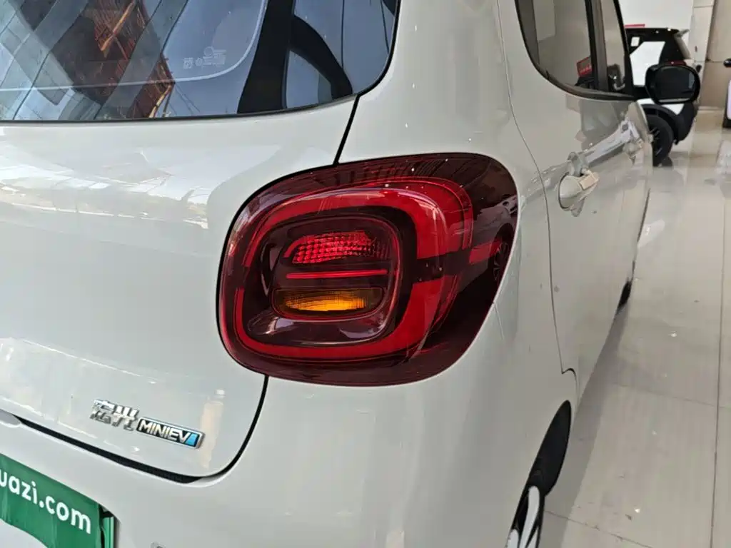 Wuling MINIEV — миниатюра 8