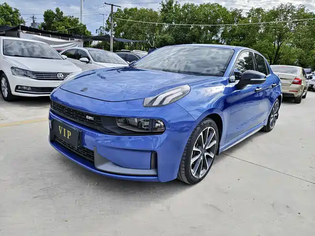 Lynk & Co 03