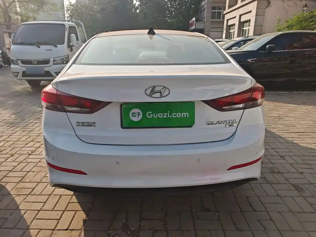 Hyundai Elantra — миниатюра 6