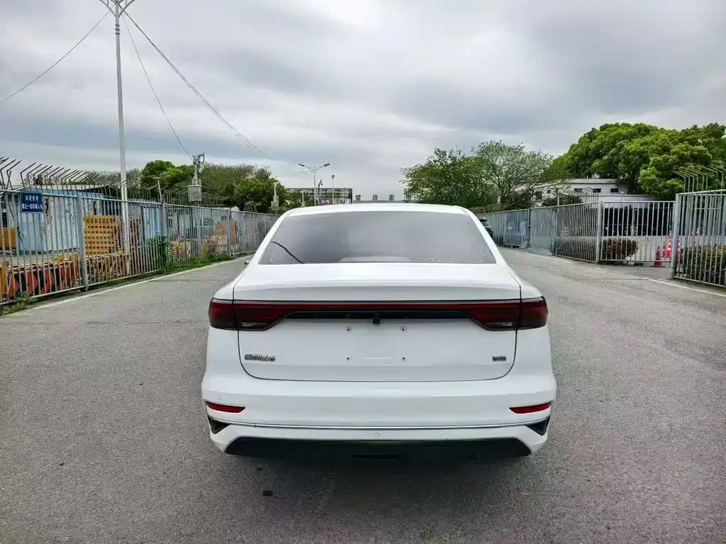 Geely Emgrand — миниатюра 8