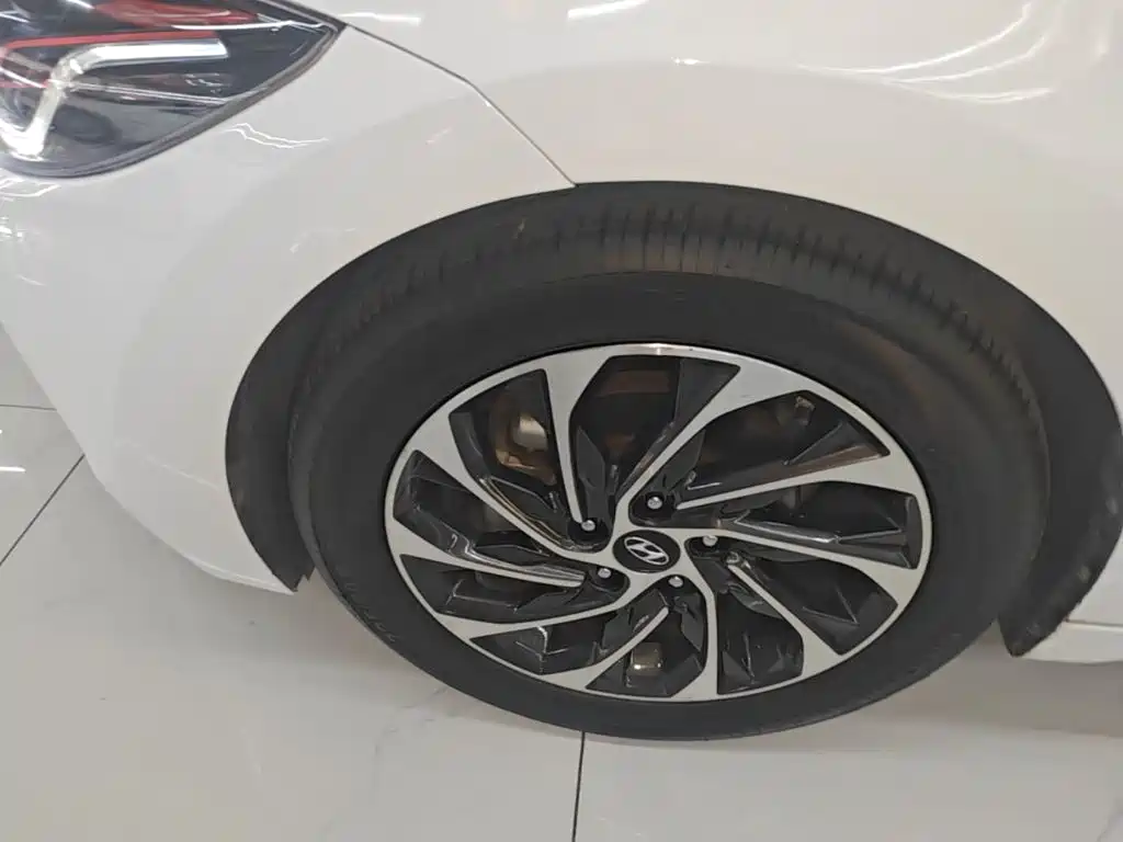 Hyundai Elantra — миниатюра 23