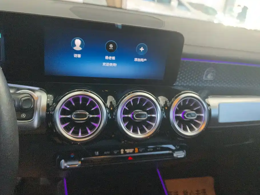 Mercedes-Benz GLB — миниатюра 13