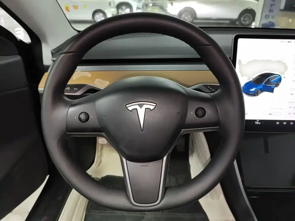 Tesla Model 3 — миниатюра 11