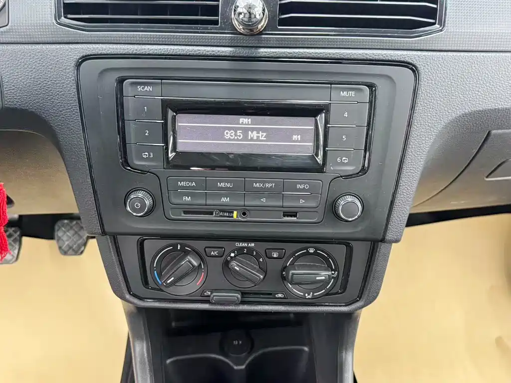 Volkswagen Santana — миниатюра 17