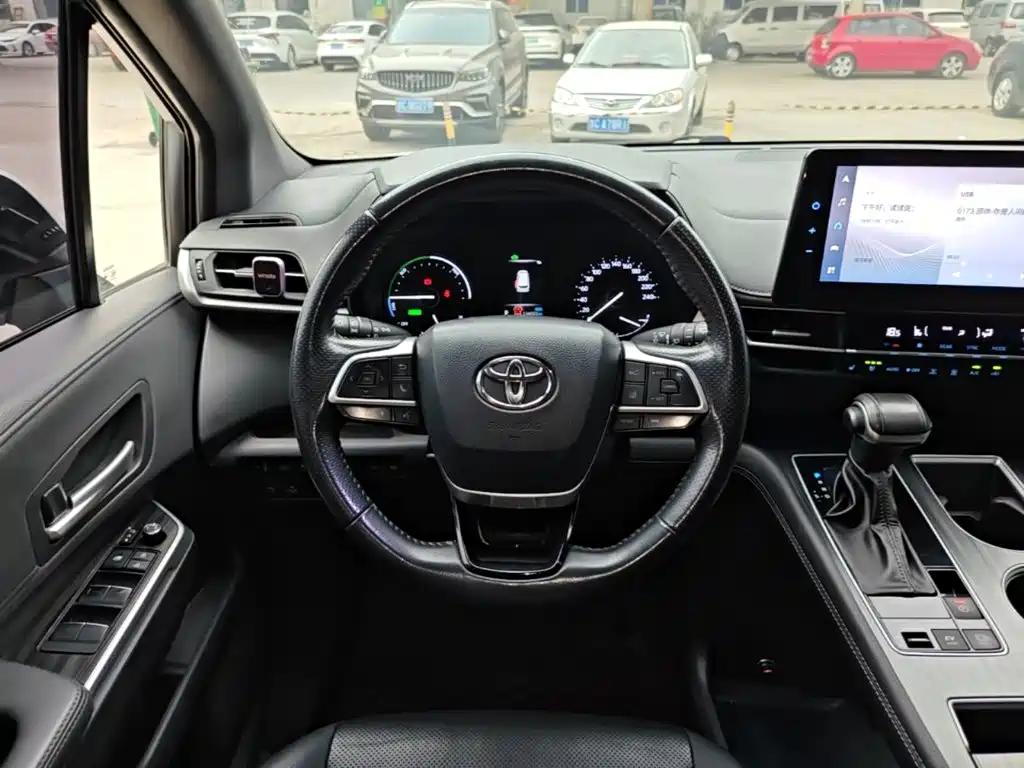 Toyota Sienna — миниатюра 11