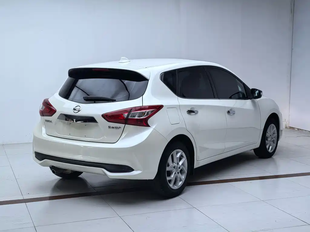 Nissan Tiida — миниатюра 4