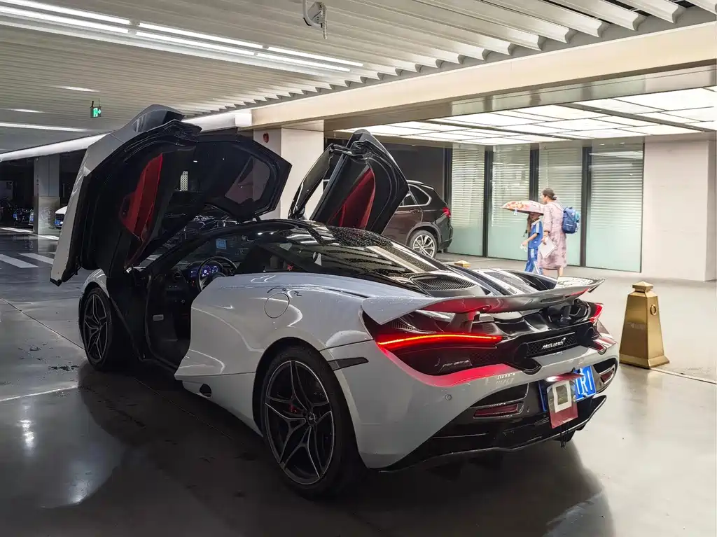 MCLAREN  720S