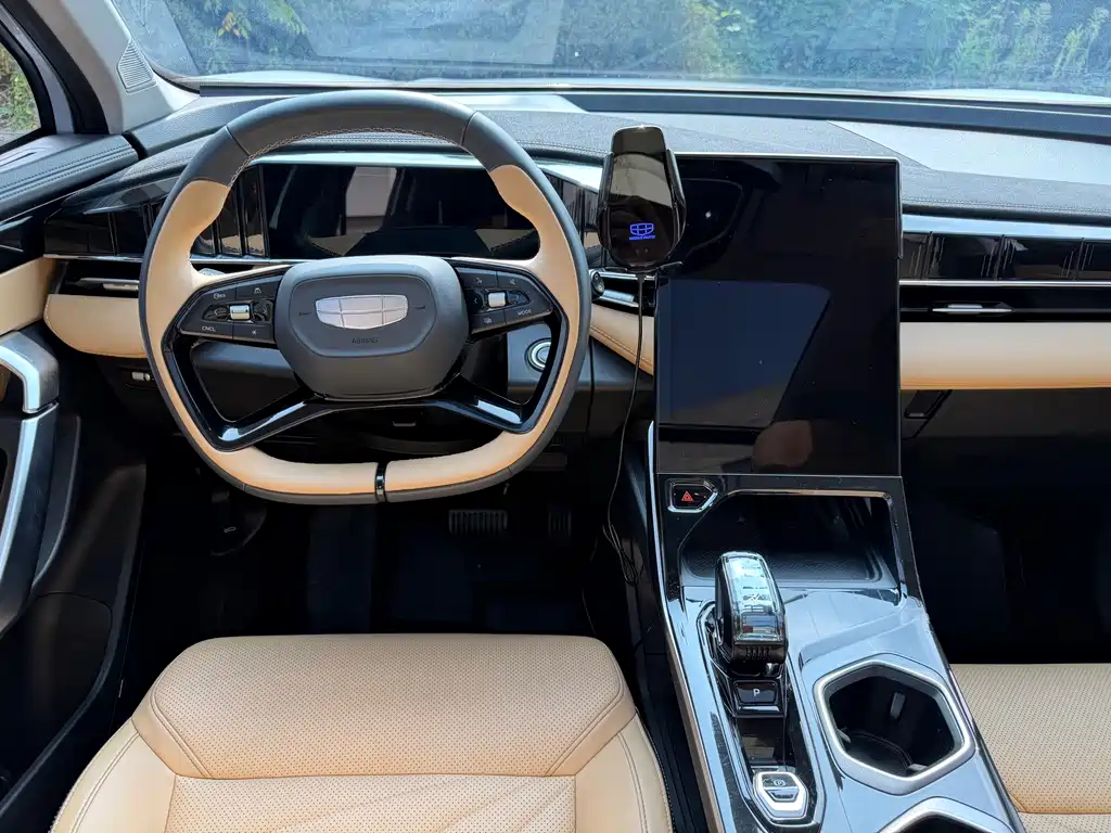 Geely Boyue L — миниатюра 12