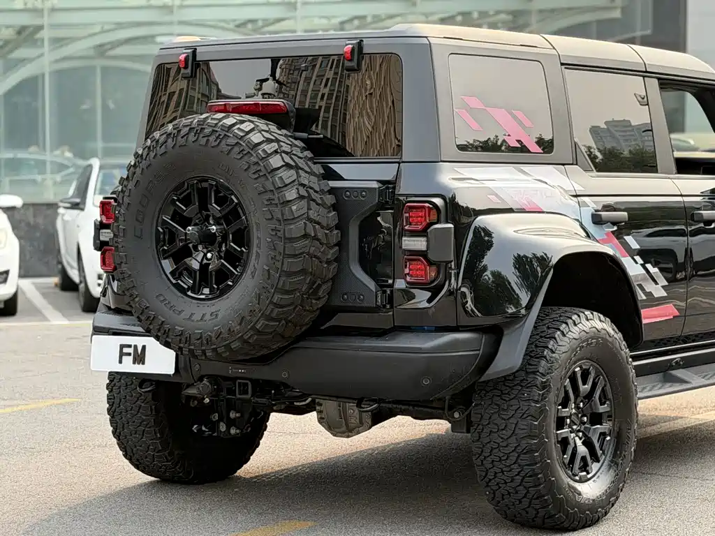 Ford Bronco (Import) — миниатюра 15