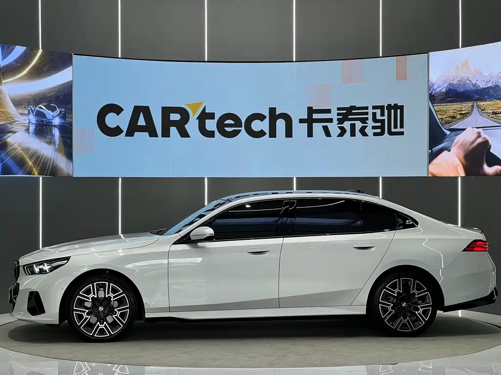 BMW 5 Series — миниатюра 25