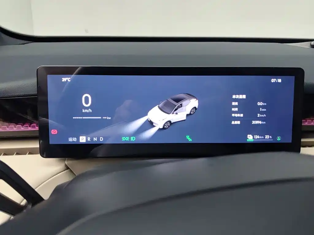 Lynk & Co Z20 — миниатюра 12