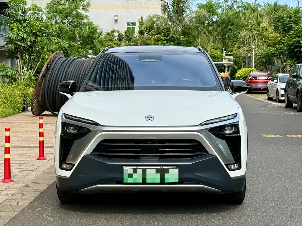 NIO ES8 2020 415KM мест