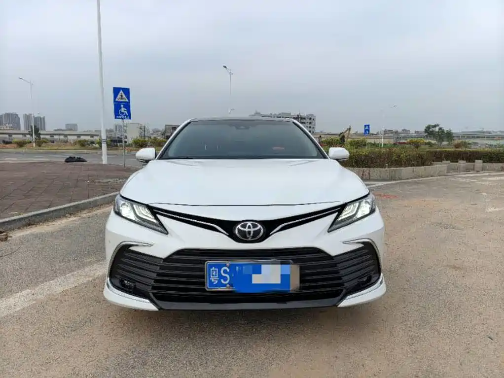Toyota Camry — миниатюра 3