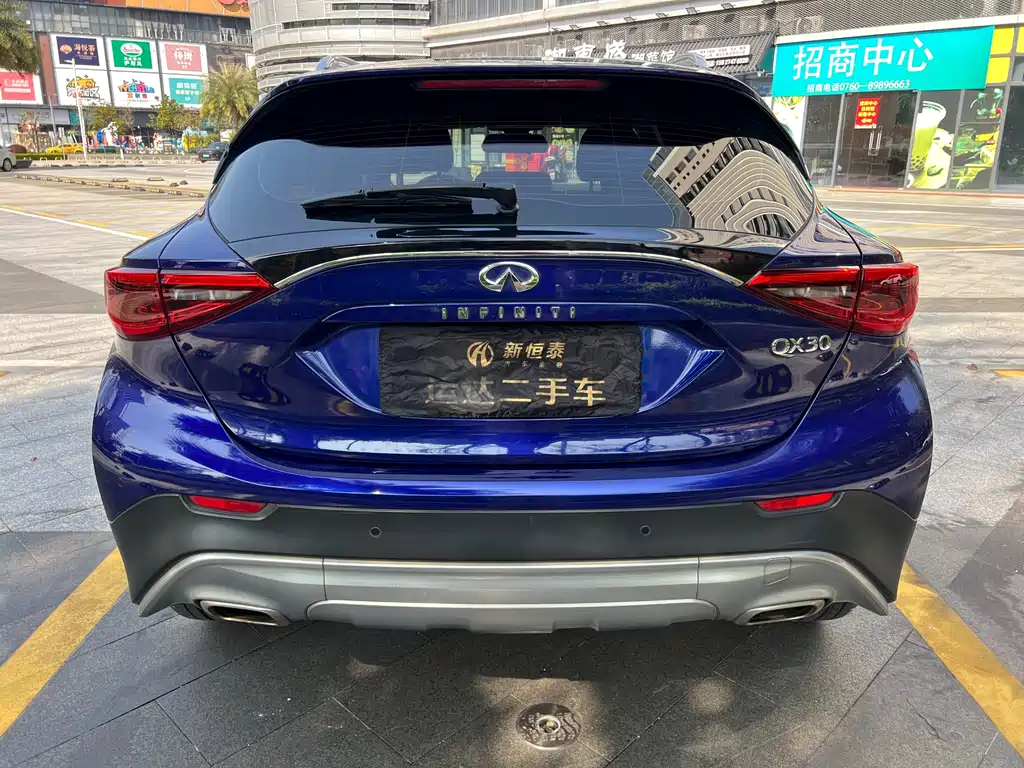 INFINITI QX30