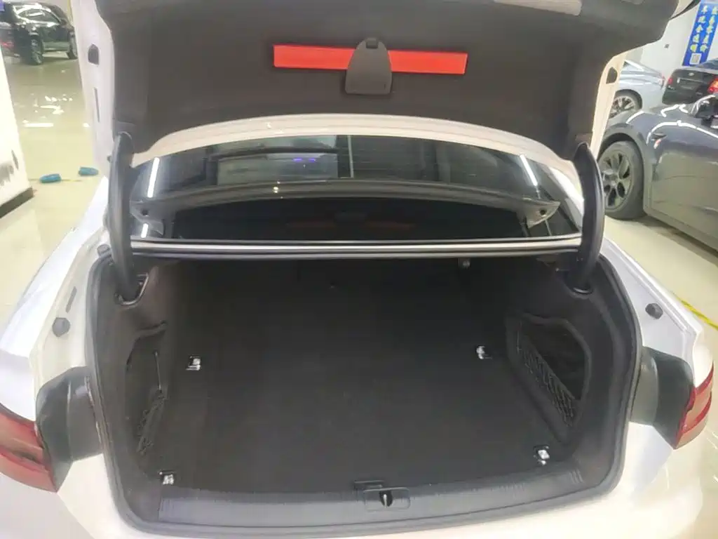 Audi A4L — миниатюра 19