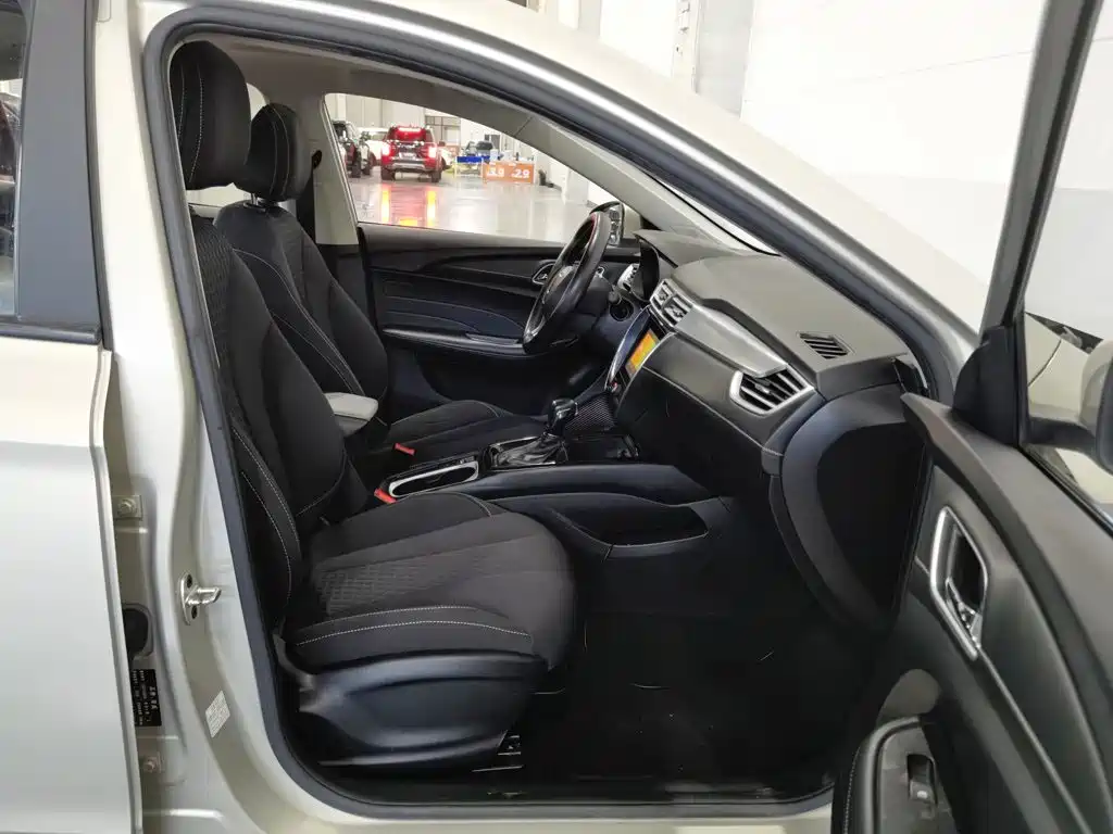Roewe i5 — миниатюра 23