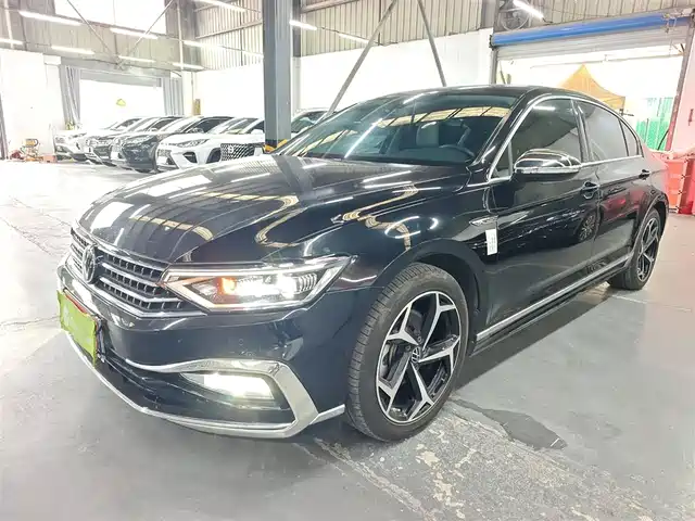 VOLKSWAGEN MAGOTAN 2023