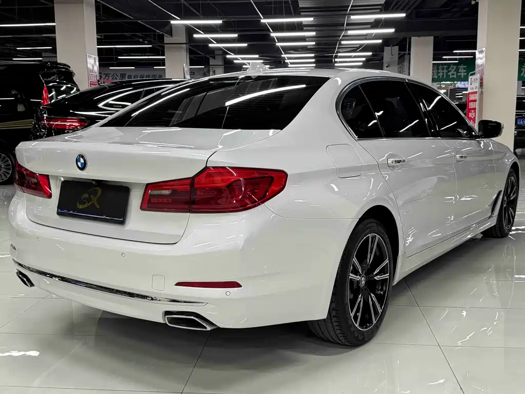 BMW 5 Series — миниатюра 5