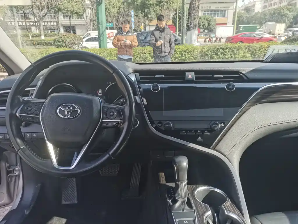 TOYOTA CAMRY
