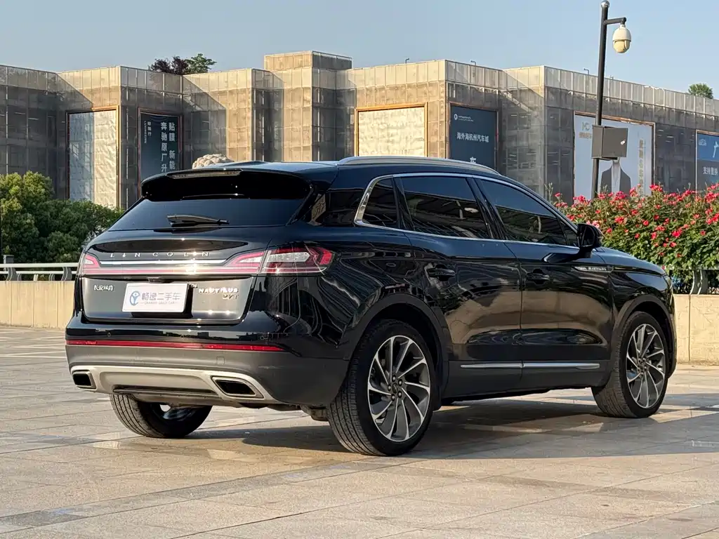 Lincoln Nautilus 2021 2.7T