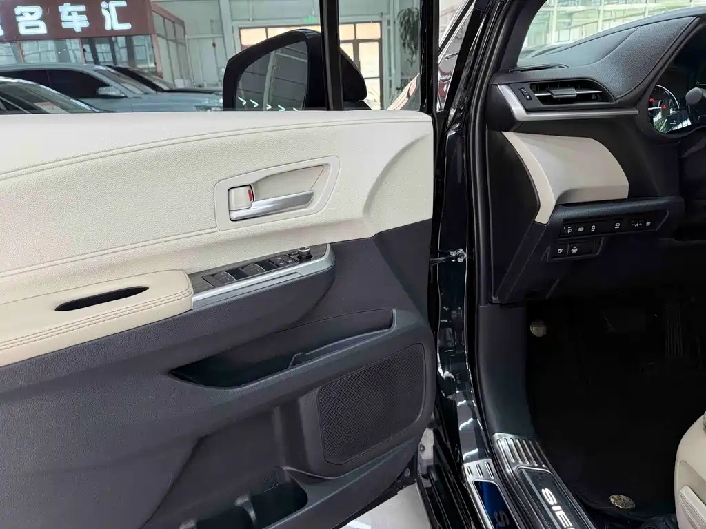 Toyota Sienna 2023 2.5L Luxury
