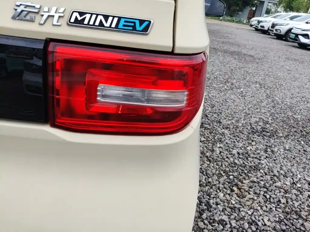 Wuling MINIEV — миниатюра 8