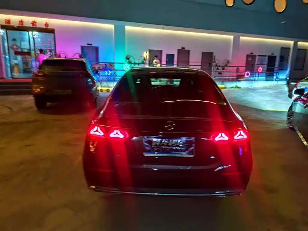 Mercedes-Benz E-Class — миниатюра 5