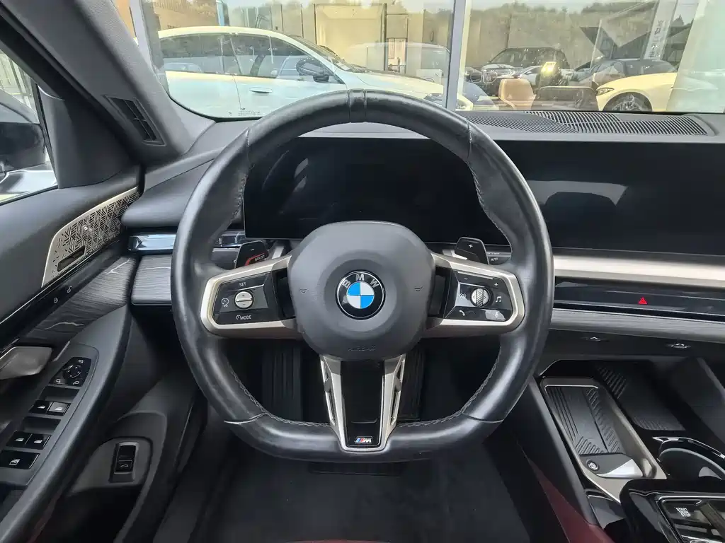 BMW 5 Series — миниатюра 11