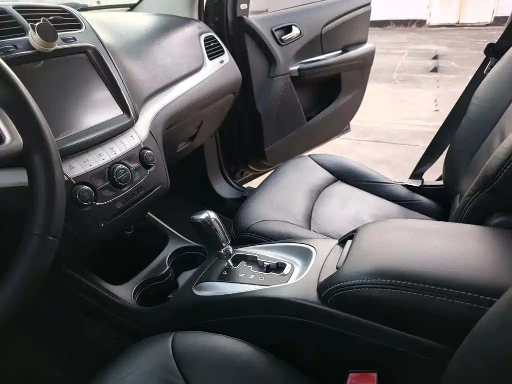 Dodge Journey — миниатюра 9