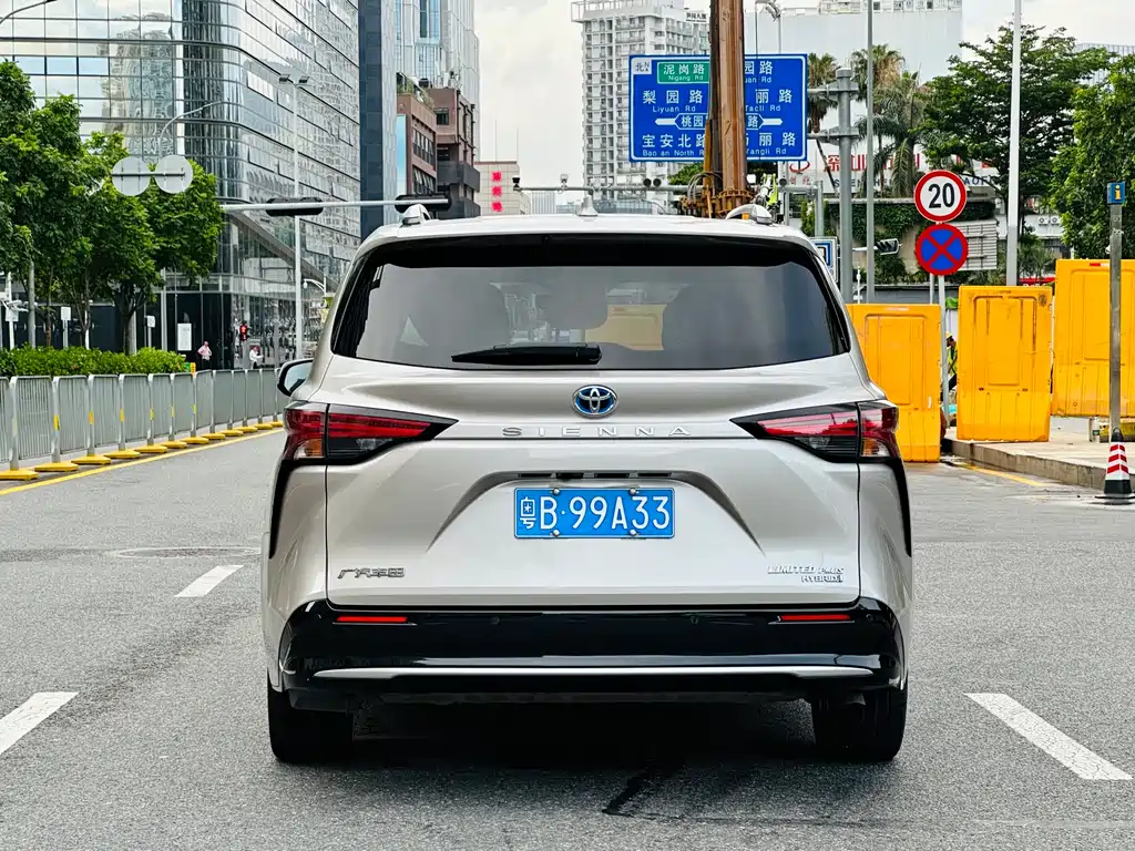 Toyota Sienna 2024 2.5L Luxury