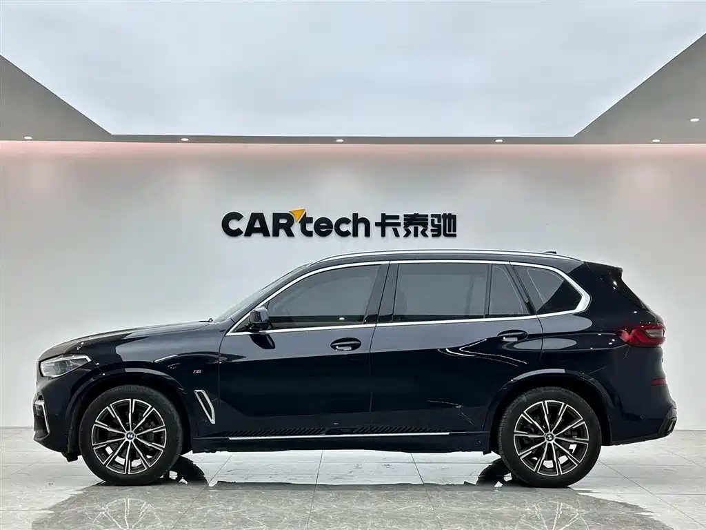 BMW X5 2022 xDrive 30Li Premium M Sport