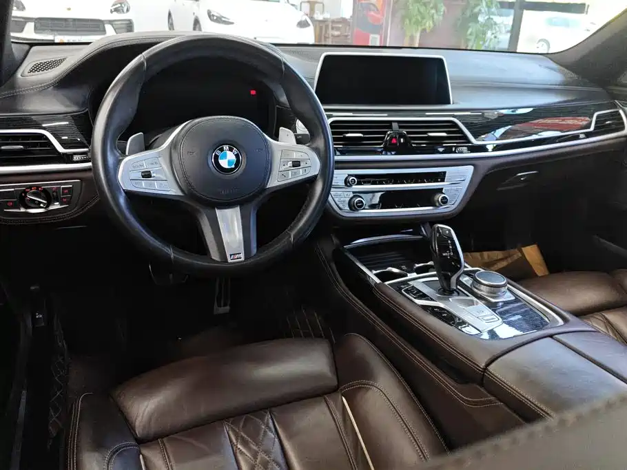 BMW 7 Series — миниатюра 12