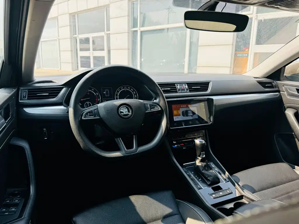 Skoda Superb — миниатюра 15