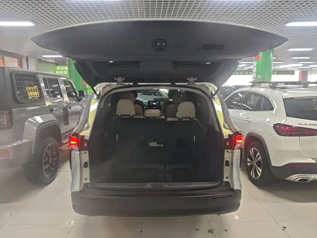 Toyota Sienna — миниатюра 19