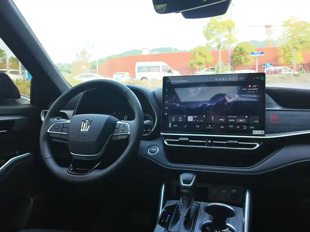 Toyota Crown Kluger — миниатюра 10