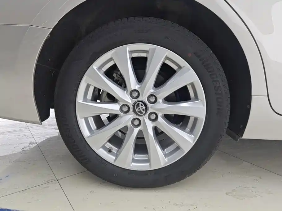 Toyota Camry — миниатюра 6
