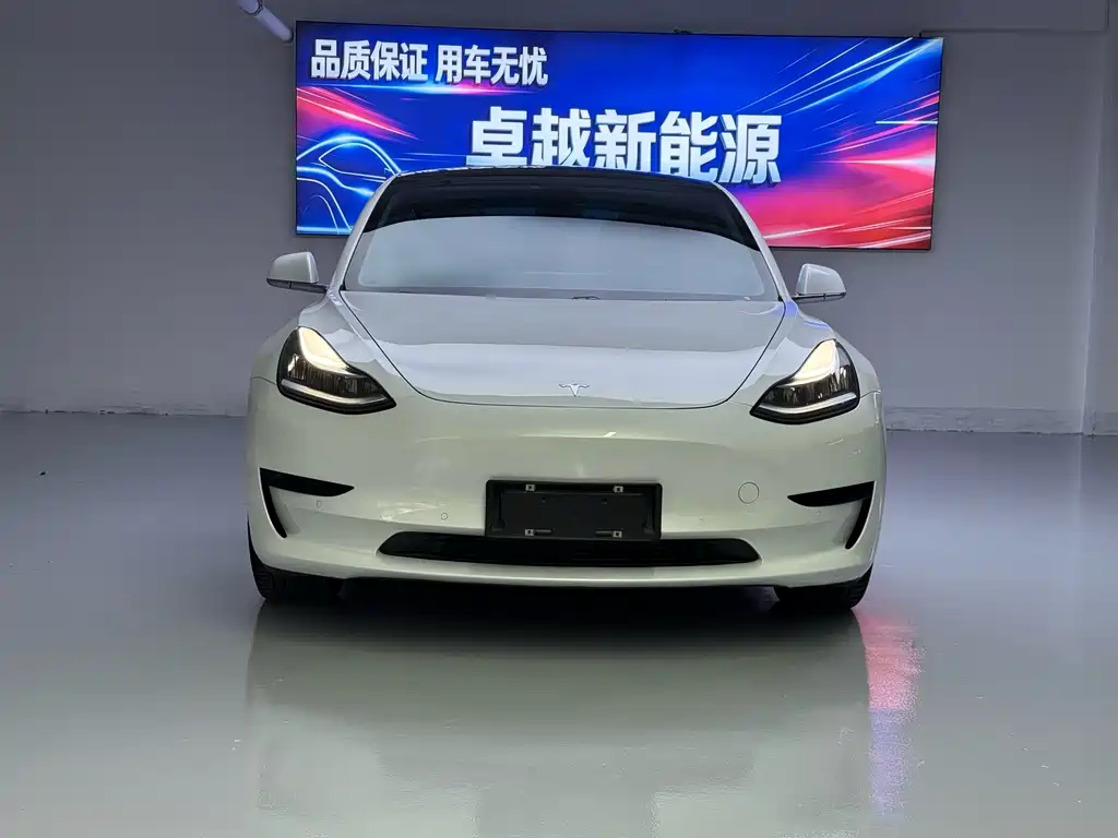 Tesla Model 3 — миниатюра 2