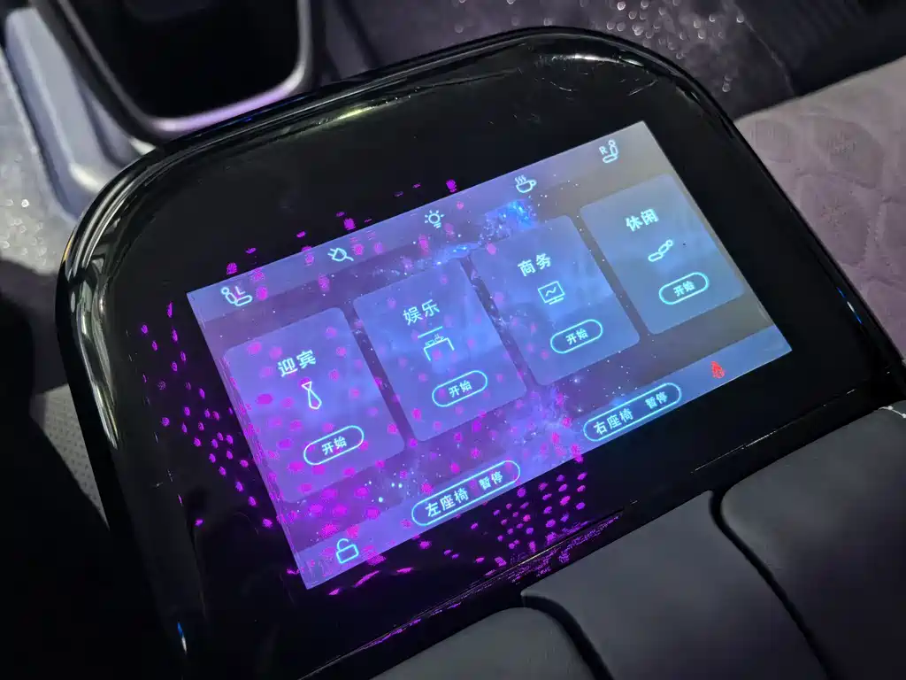 LINCOLN NAVIGATOR ONE