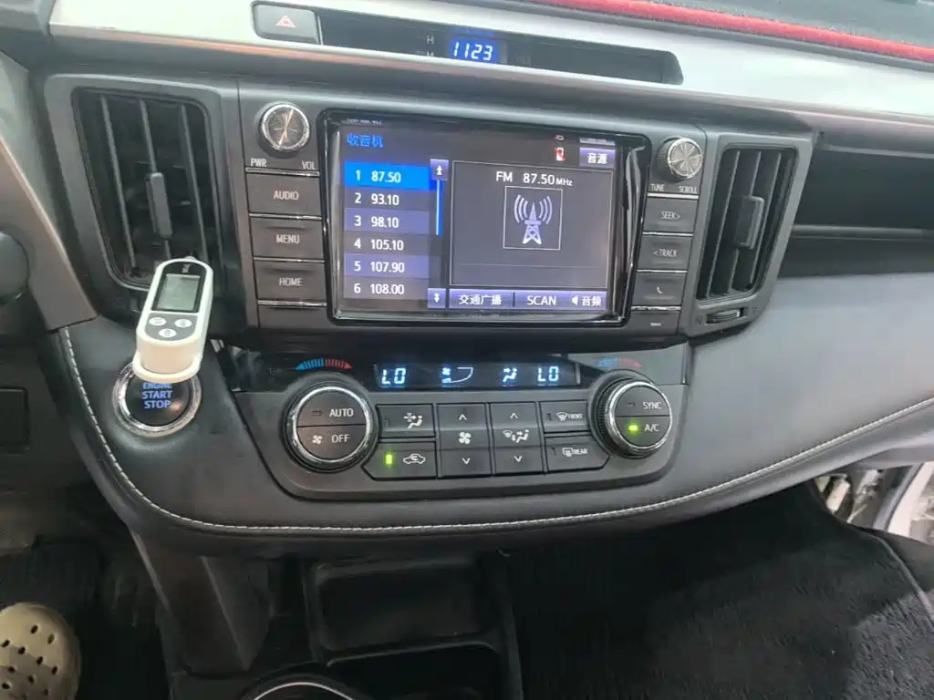 Toyota RAV4 — миниатюра 13