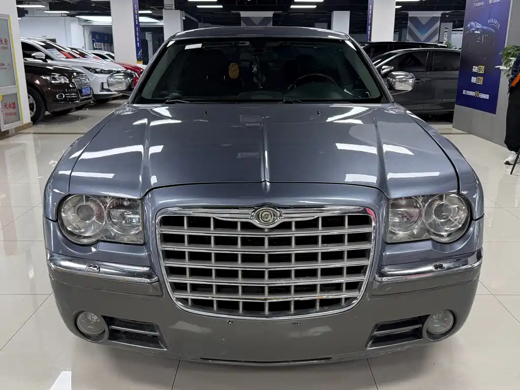 Chrysler 300C 2004 5.7 V8