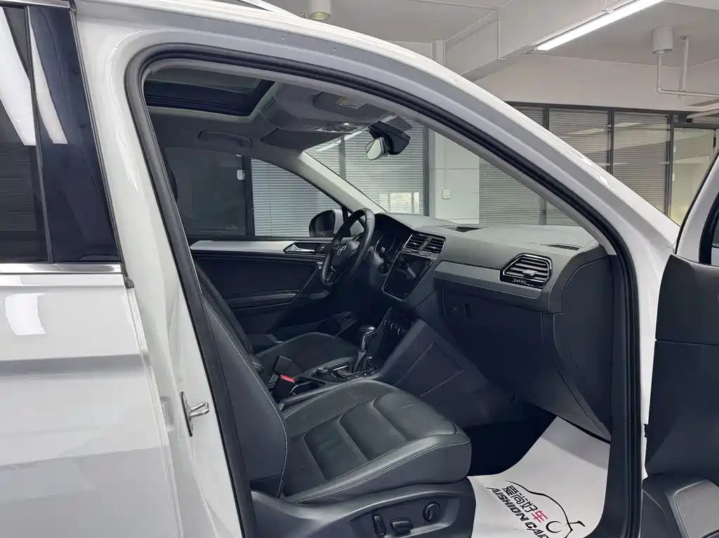 Volkswagen Tiguan L — миниатюра 15