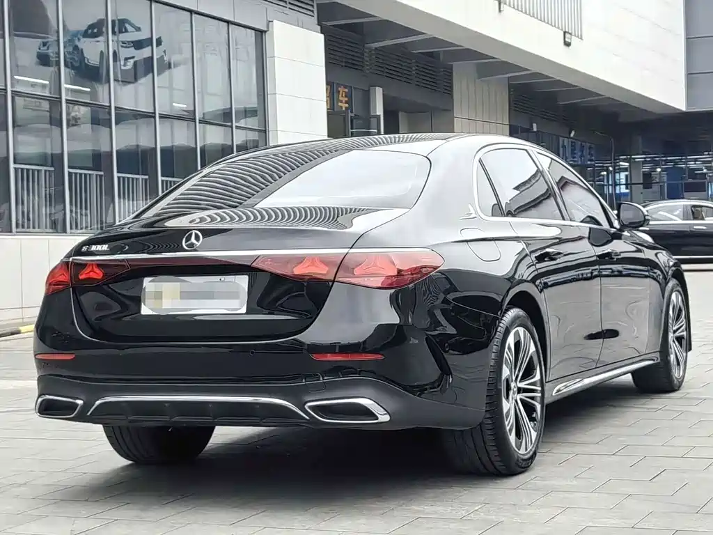 Mercedes-Benz E-Class — миниатюра 11