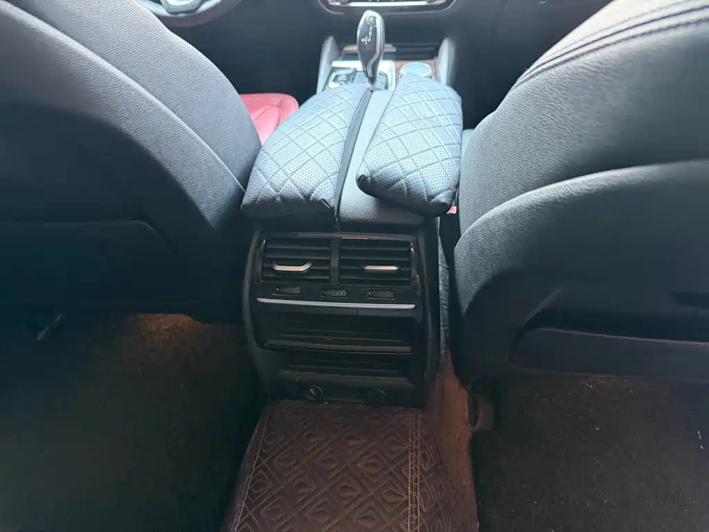 BMW 5 Series — миниатюра 7