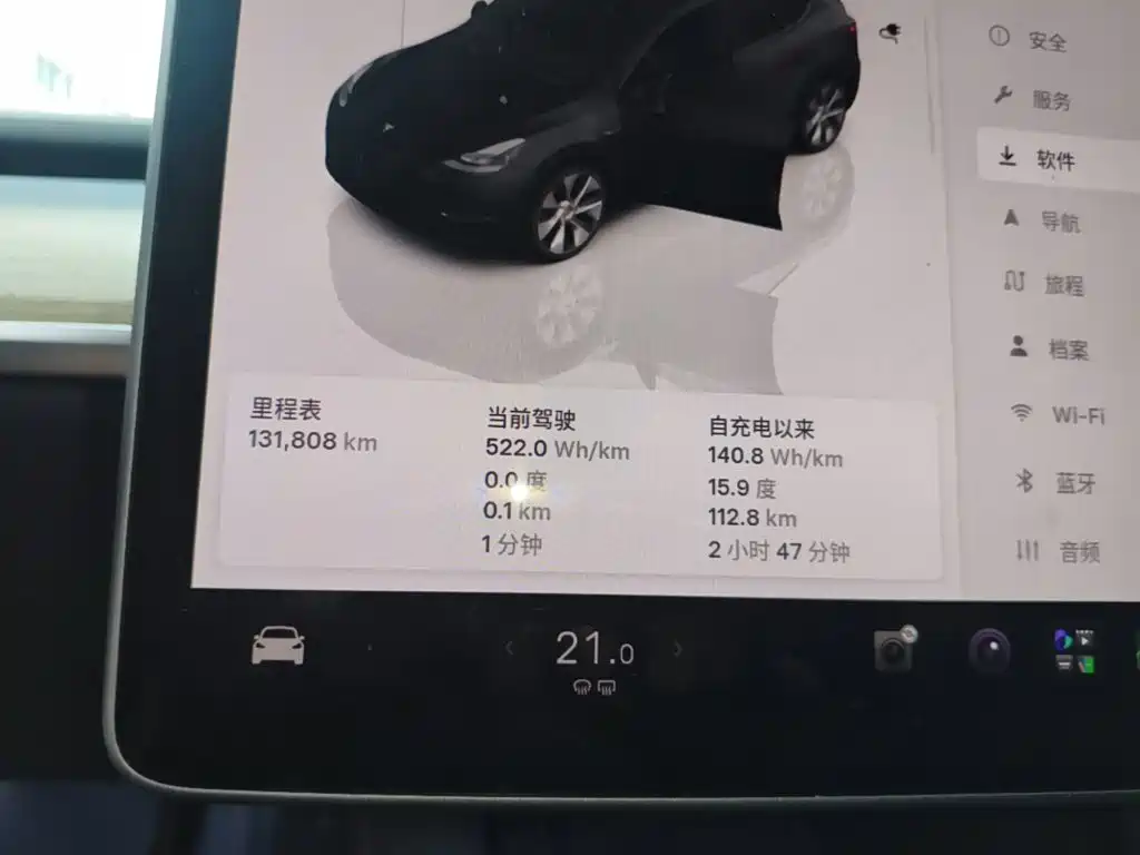 Tesla Model Y — миниатюра 12