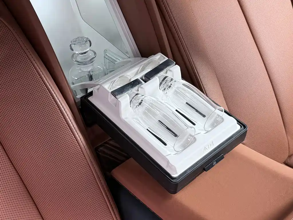 Rolls-Royce Cullinan 2018 мест