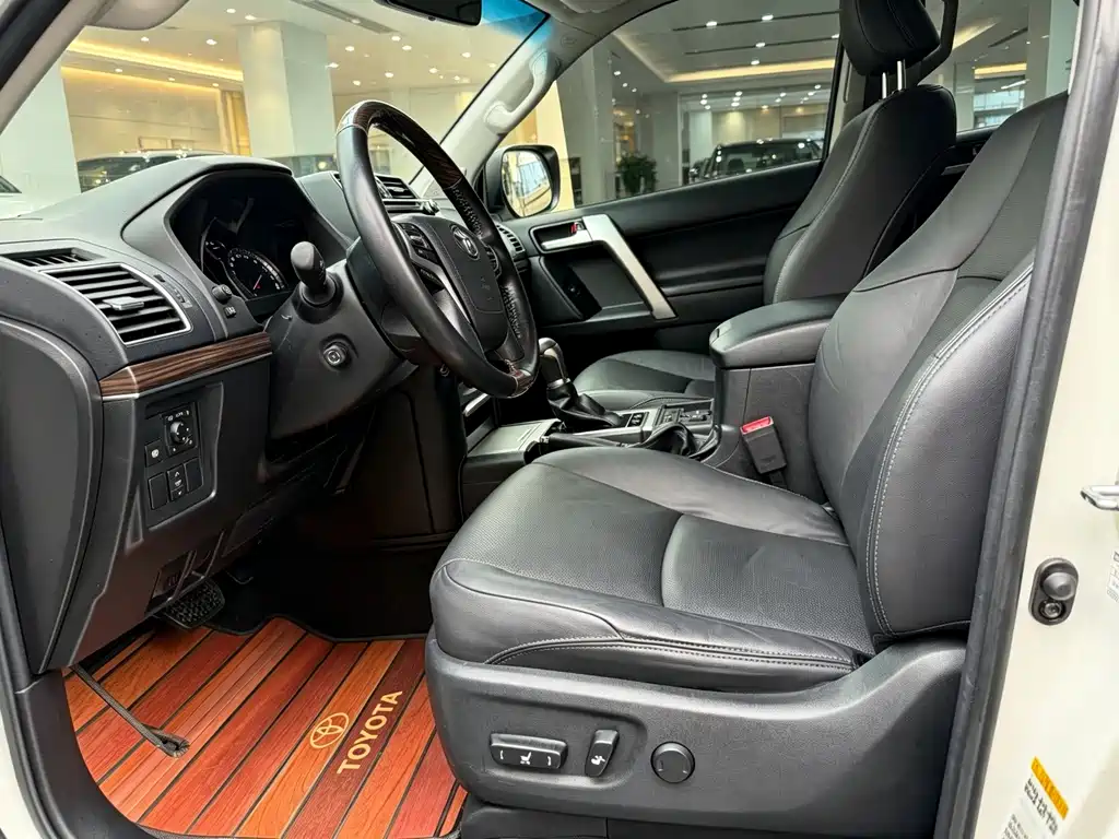 Toyota Land Cruiser Prado 2018 3.5L AT VX NAVI