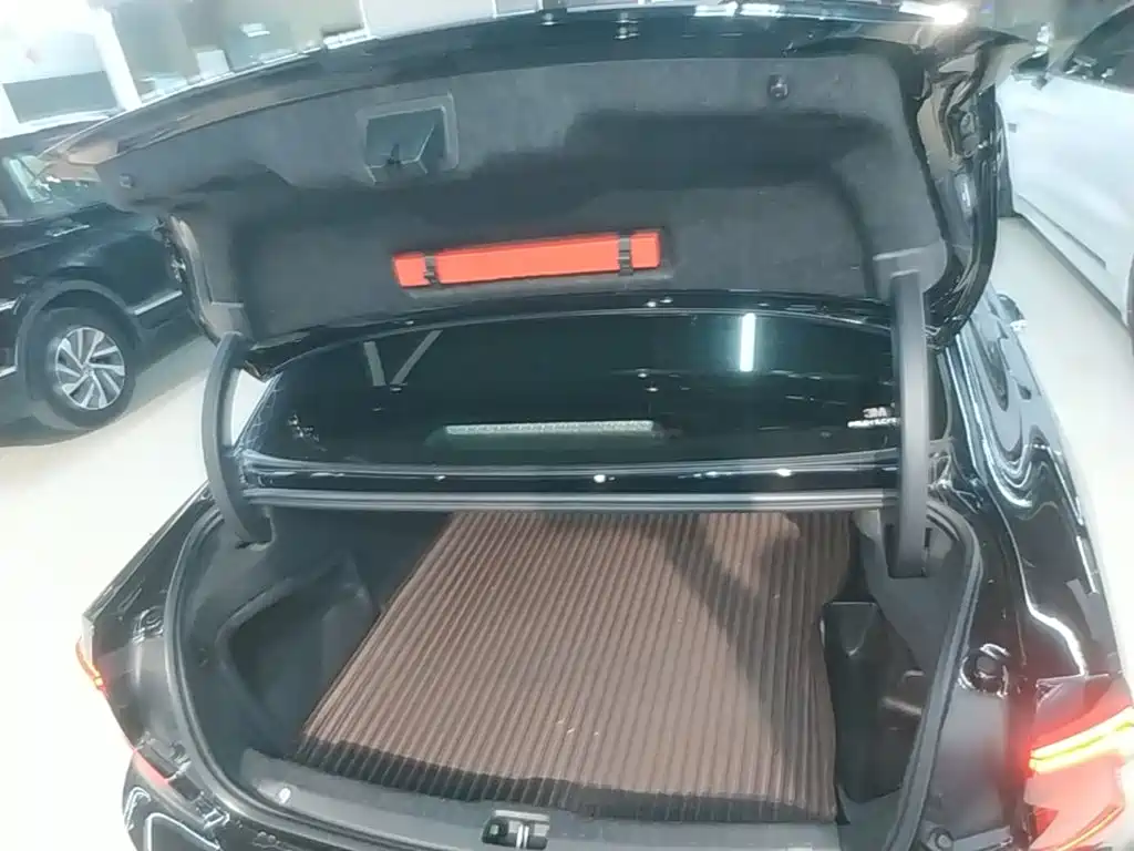 Volvo S90 PHEV — миниатюра 19