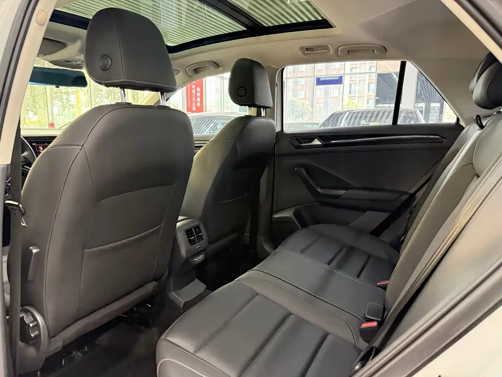 VOLKSWAGEN T ROC EXPLORING SONGS